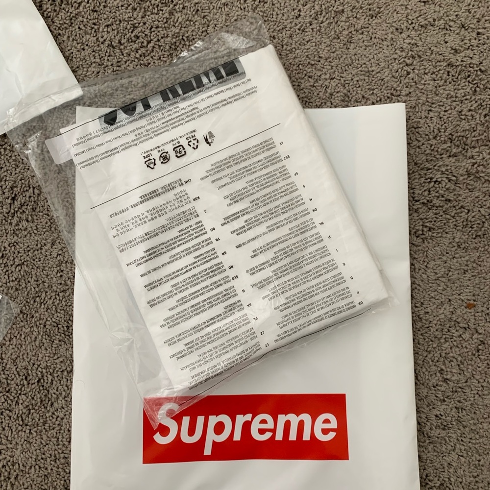 NEW Supreme tee make an offer - Picture 3 of 3